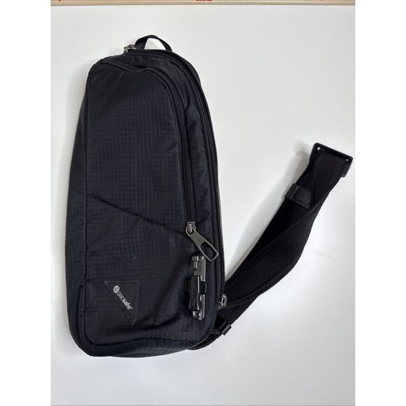 Pacsafe Vibe 150 Anti Theft Action Sling Pack  p60161 Black Cross Body - Picture 1 of 15